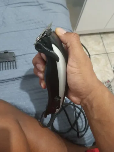 Máquina de cortar cabelo mondial 