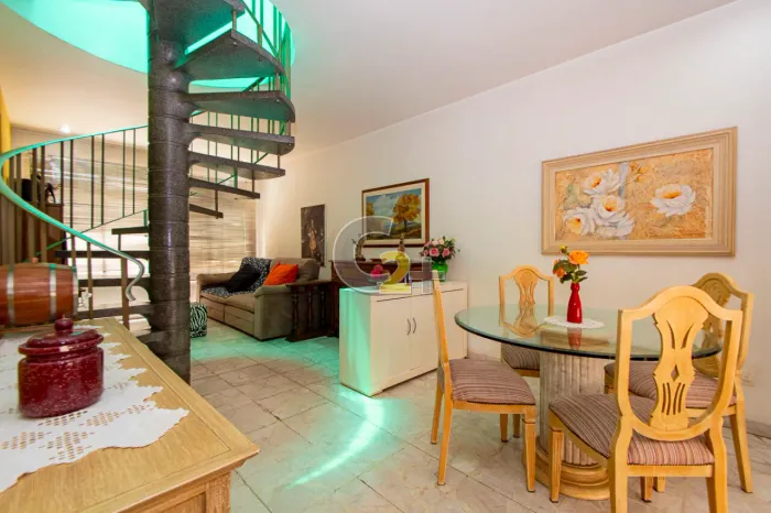 Casa de Vila a venda na Agua Branca, 2 suítes, 2 vagas, 165m²