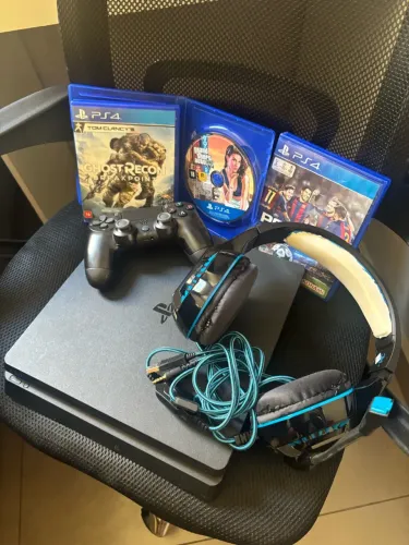 PlayStation 4 Slim 1 TB + jogos e acessórios