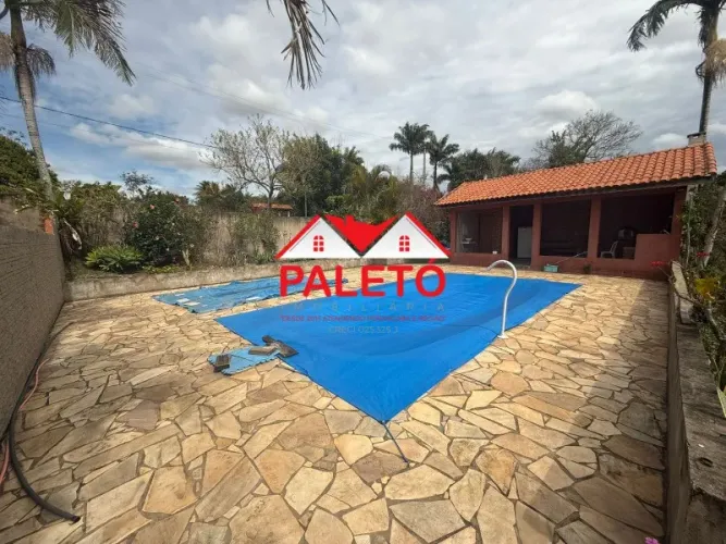 Chácara 1763 m² com piscina e pomar a venda na cidade de Porangaba interior de SP