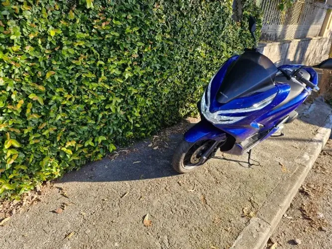 Vendo Honda PCX 2021-Moto bem cuidada e revisada
