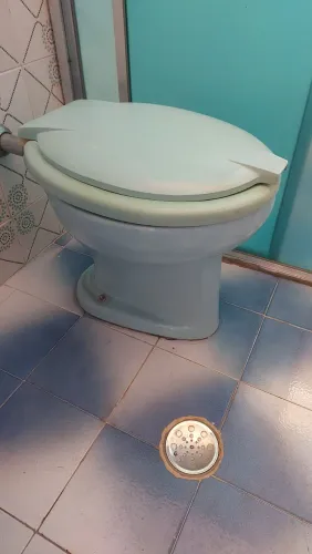 Vaso sanitário convencional com assento
