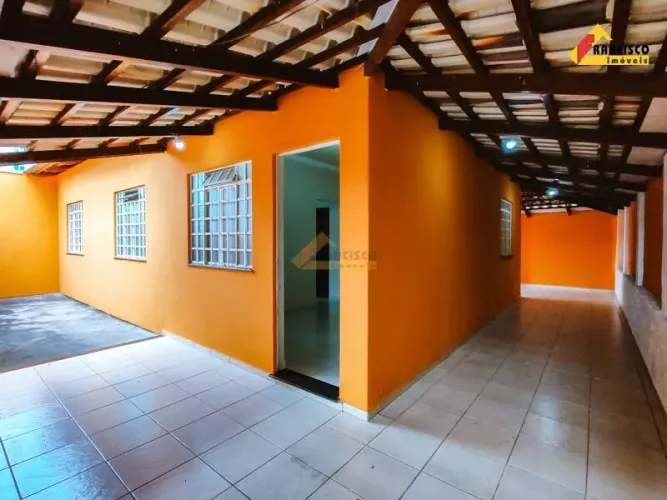 Casa para aluguel, 3 quartos, 1 suíte, 3 vagas, Chanadour - Divinópolis/MG