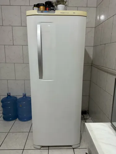 Geladeira Electrolux Frost Free 1 Porta - Gelando Perfeitamente