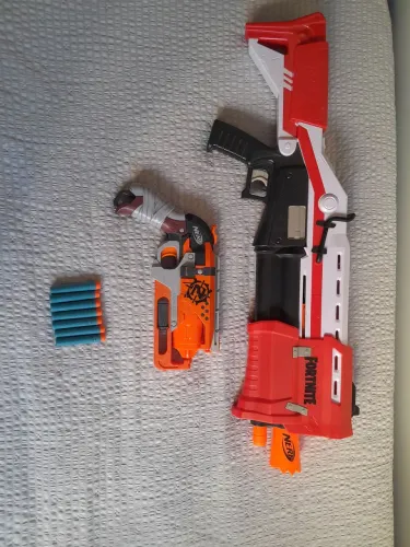 Nerf Fortnite sem bala e Neef Zombie Strike 7 balas, as duas por 100 