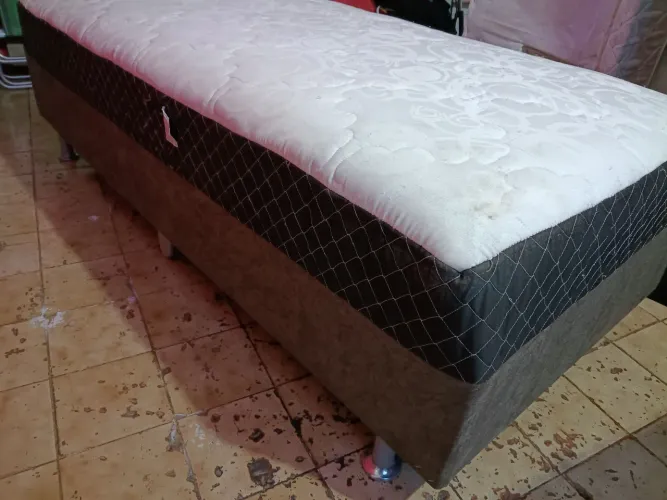 Cama box solteiro conjugado....já tá higienizado