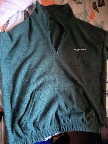 casaco verde gola alta