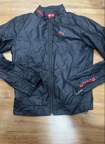 jaqueta puma ducati raríssima, item de colecionador, sem uso  tamanho s/p 