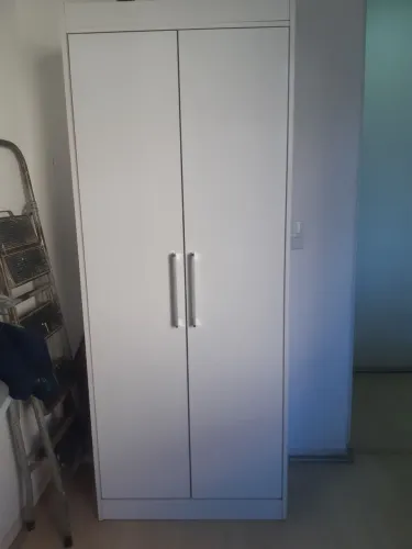 Vende-se sapateira em excelente estado.