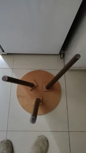 Mesa tripe tampo amarelo 