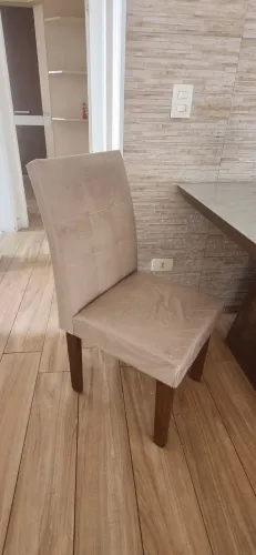 Mesa de jantar e 4 cadeiras