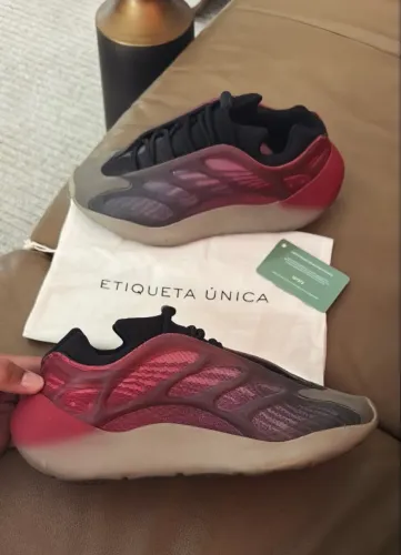 Adidas Yeezy 700 V3 - 41 Com certificado de autenticidade Usei 1x