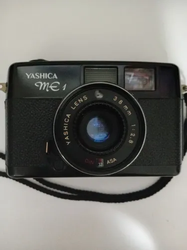 Máquina Fotográfica Yashica ME1