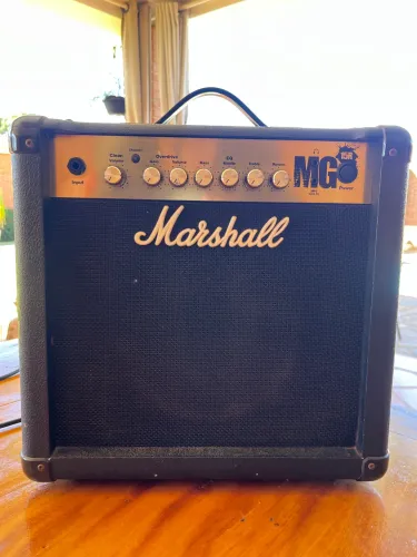 Amplificador Marshall MG15r