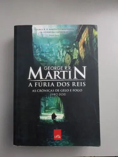 Vendo livro volume 2 de as Crônicas de Gelo e Fogo " game of thrones" A FÚRIA DOS REIS "