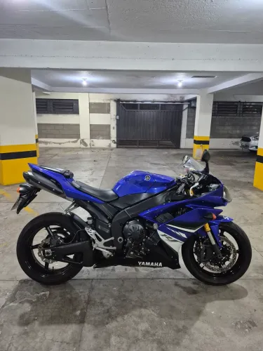 YAMAHA R1 2008