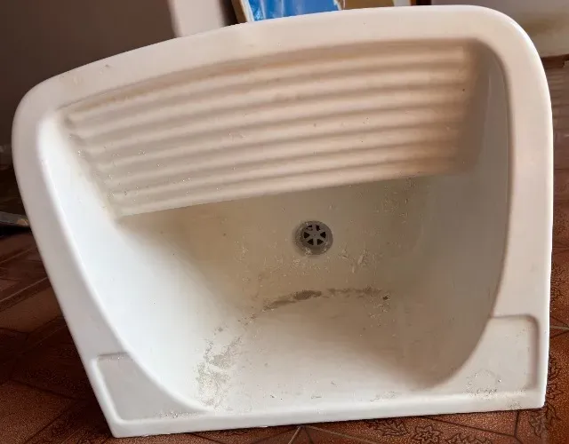 Tanque de Porcelana com coluna