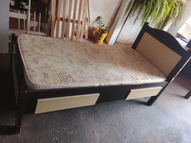 Cama de solteiro com colchão