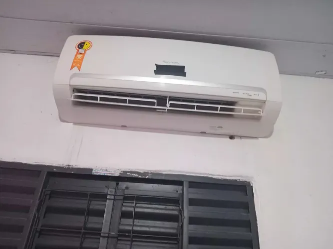 Vende se um ar condicionado split Spring inverter