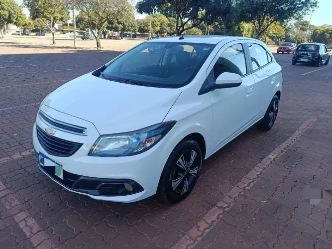 Chevrolet Onix Hatch LT 1.4 8V Flex Power Mec. 4P 2015