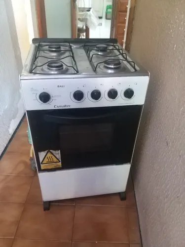 desapego do fogão esmaltek 4 bocas sem muito uso funcionando tudo  
