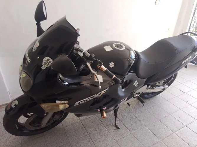 Vendo moto Suzuki GSX 750f