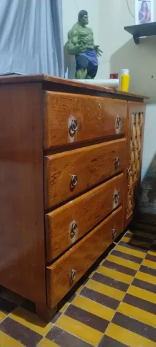 Cômoda de madeira