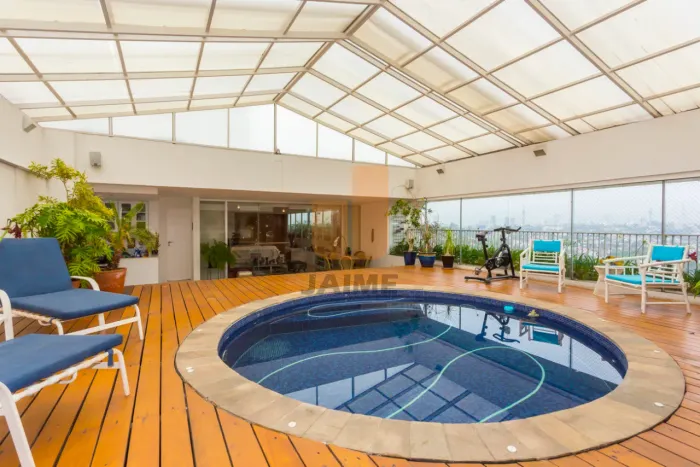 Apartamento com 3 dormitórios e 4 vagas em Higienopolis.