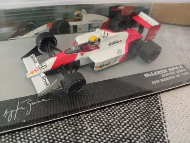 Carrinho de coleção do Ayrton Senna