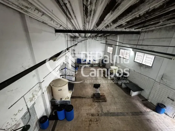 Galpão comercial com 425m² para a venda ou locação no bairro Canhema (Diadema)