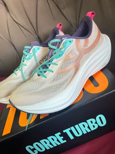Tênis Corre Turbo
