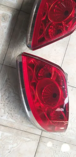 Lanterna trazeira de fiat linea