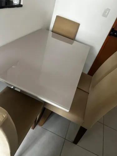 Mesa de jantar 4 cadeiras com tampo de vidro 