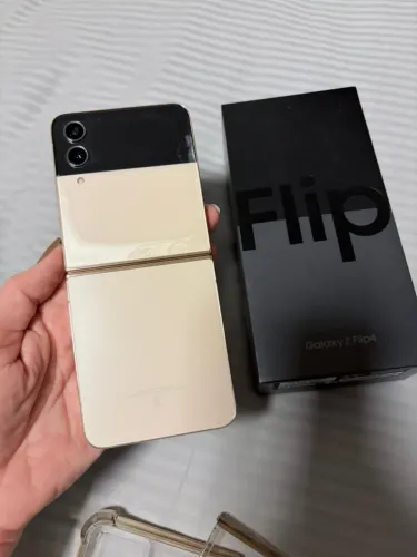 Galáxy Z FLIP4 + relógio Galaxy Watch 4