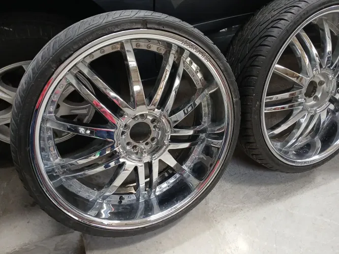 Torro jogo de Rodas aro 24 cromadas com pneus perfil baixo furacao 5x139
