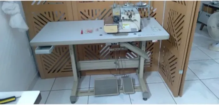 Vendo máquina overloque industrial singer 321C-131M-04  3 fios
