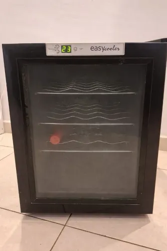 Adega climatizada Easycooler 9 garrafas