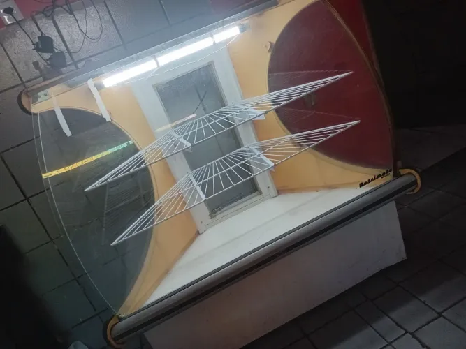 Vendo expositora de Salgados