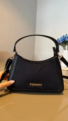 Bolsa Tommy preta