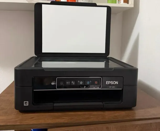 A impressora Epson Expression XP-241 é uma multifuncional 