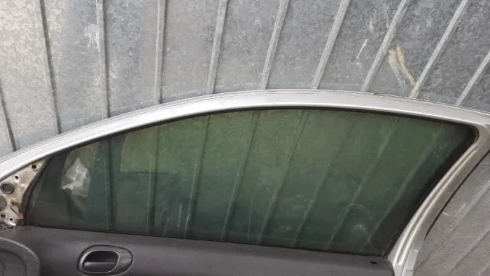 Vidro da porta direita Peugeot 206/2 Portas