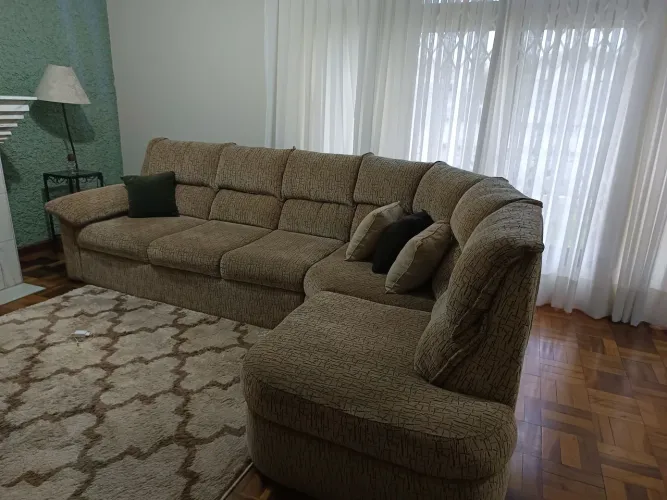 Sofá em L de 5 lugares, em perfeito estado de conservação com 5 almofadas, da Sofá Centero