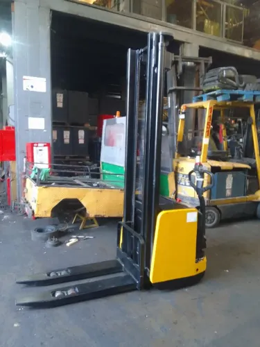 Paleteira Elétrica Hyster S1.6-42 1600kg Elevação 4200mm