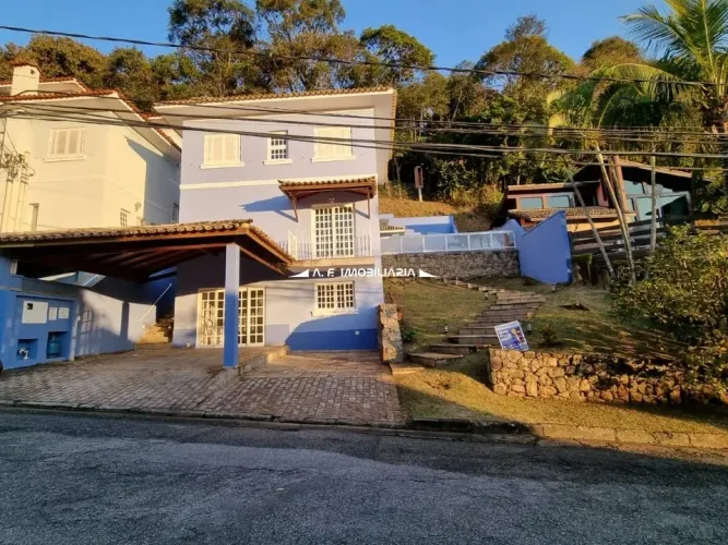 Sobrado em Condomínio no Horto Florestal para venda, 4 quartos, 2 suítes, 4 vagas de garag