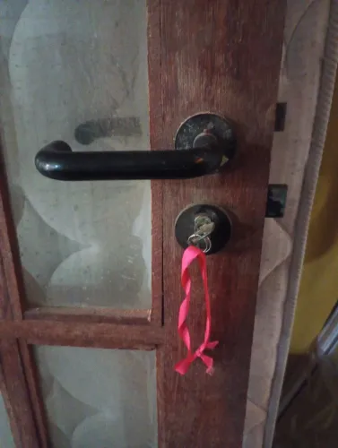 Porta de madeira com vidro 70 cm