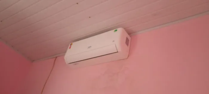 Ar Condicionado Split 12.000 BTUs TechFrio - Funcionando - com nota