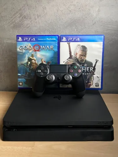 PS4 Slim 500gb impecável + God of War e The Witcher + Controle
