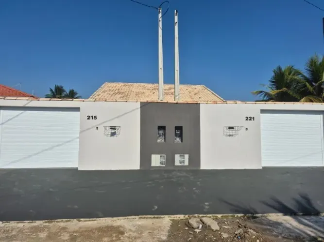 Casa com Piscina em Itanhaem