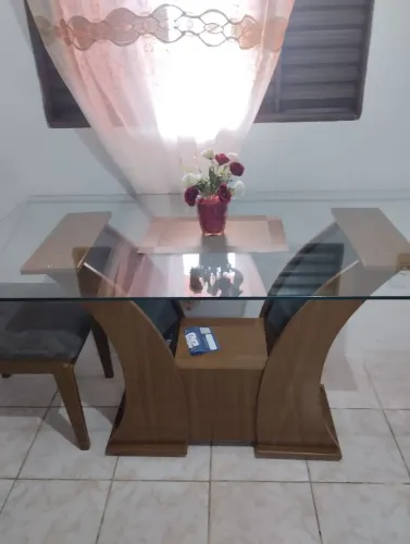 Vende-se mesa de vidro! Obs!sem as cadeiras