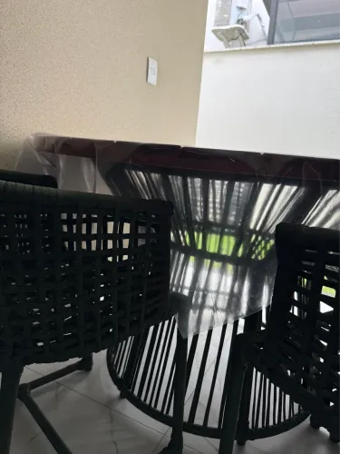 Conjunto mesa e cadeiras